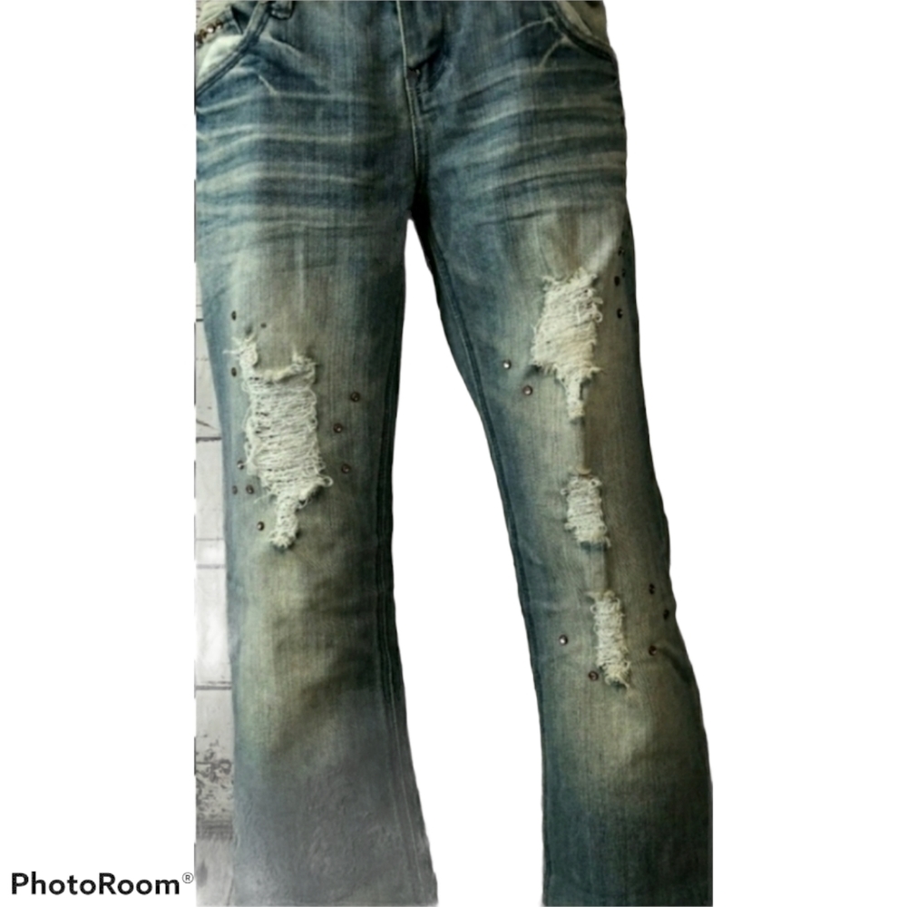 Almost Famous distressed jeans